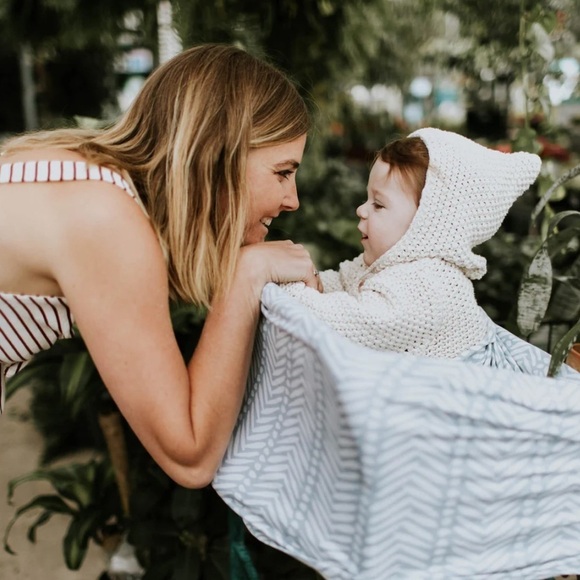 Milk Snob Soho Blue and White Nursing Cover - Picture 6 of 6